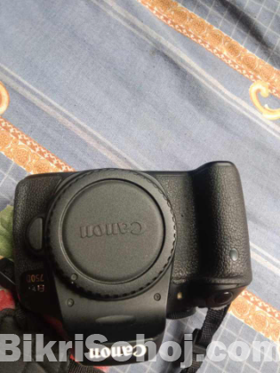 Canon EOS 750D